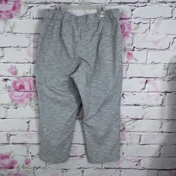 Lululemon on the fly gray marled everyday cropped pants - Picture 7 of 12
